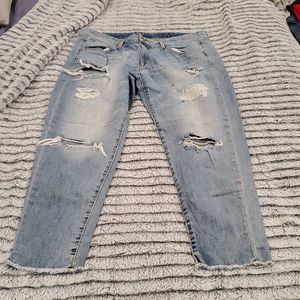 Light wash distressed boyfriend cropped jeans size 10/30